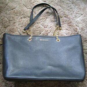 Michael by Michael Kors large purse zipper purse multiple compartments